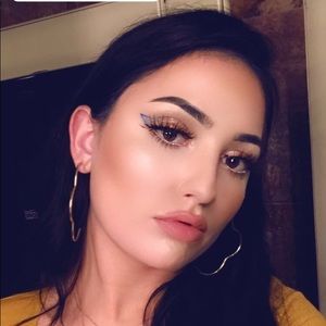 Meet your Posher, Mara